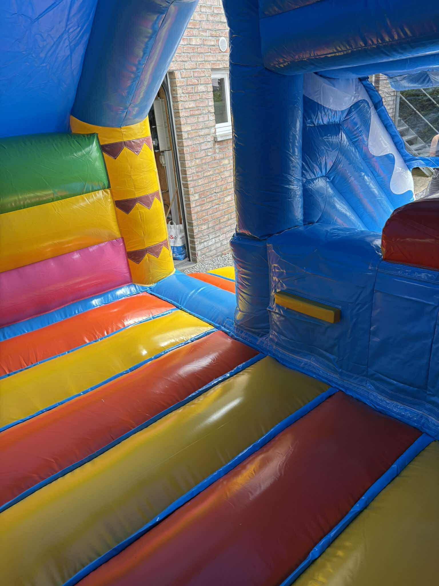 Château gonflable Summer Party - Vue 4